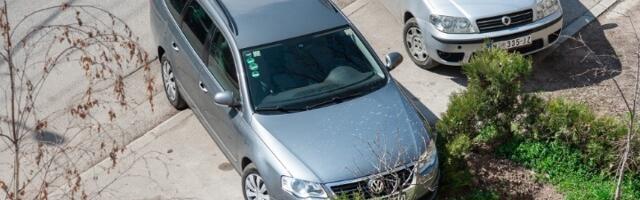 BAHATO blokirao prolaz, sačekala ga hit poruka (FOTO)