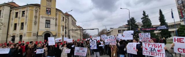 Studenti i građani zastali na 15 minuta i u Nišu