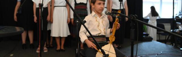Manifestacija „Gusle grme kroz Tesline strune“ spojila epsku tradiciju i naučnu viziju u Užicu