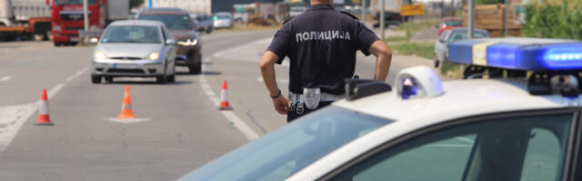 POKOSIO TINEJDŽERKU I POBEGAO Policija traga za bahatim vozačem sa Voždovca