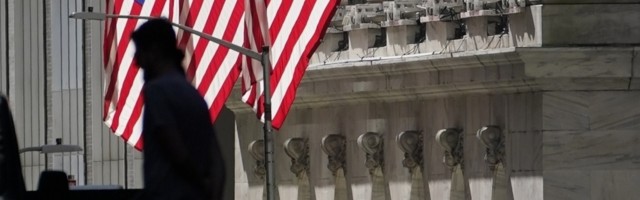 Krajem 17. veka, nakon sticanja nezavisnosti, SAD su odlučivale koji će biti zvanični jezik novonastale države