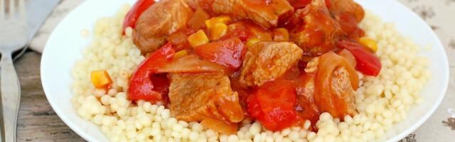 Sočni juneći perkelt: Tradicionalno jelo sa mesom koje se raspada od mekoće