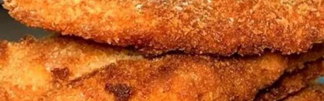 Pohovanje mesa bez jaja i brašna: Treba vam samo 2 sastojka, a meso ostaje sočno i korica puca od hrskavosti