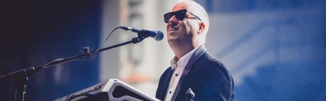 Gitarista krade bakšiš Saši Matiću - Snimljen kako uzima novac i krišom ga stavlja u džep