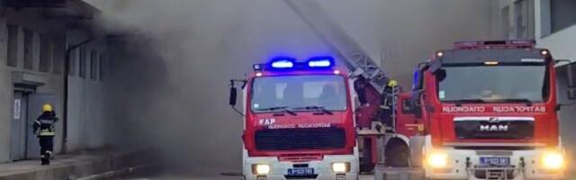 Vatrena stihija u Batajnici: Četvoro povređenih - velika materijalna šteta