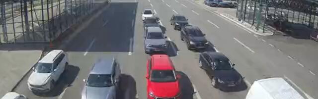 Putnička vozila čekaju sat vremena na Batrovcima na izlazu iz Srbije