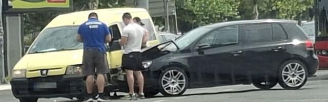 HAOS KOD UŠĆA! Žestok sudar dva vozila, stvaraju se velike gužve!