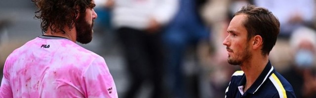 Medvedev ili Opelka: Drugi i 32. na svetu igraju za trofej na Rodžers kupu
