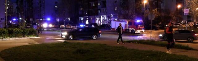 Požar u stanu na Bežaniji: Plamen buknuo u kuhinji, više vatrogasnih vozila na terenu