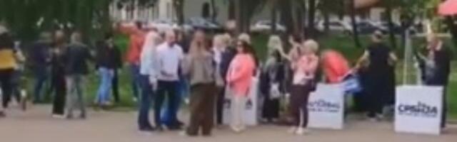 SNS-ovci postavljali štandove u KG, građani ih "oduvali" (VIDEO)
