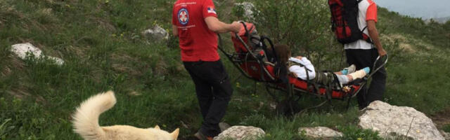 SPASIOCI GORSKE SLUŽBE SPASAVANJA IZ NIŠA SPASLI POVREĐENU TURISTKINJU Imala nezgodu na stazi za hajking