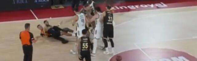 POTPUNI HAOS NA MEČU EVROLIGE Hrvatski sudija kao sumo rvač oborio na pod igrača Monaka (VIDEO)