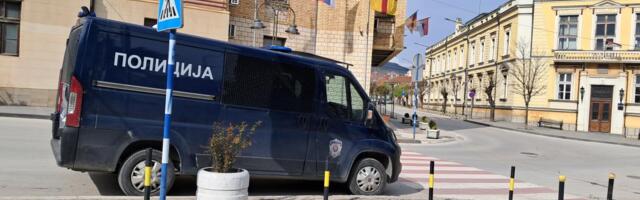 KURIR SAZNAJE SVE O SLUČAJU KOMBIJA KOJI NAVODNO KRUŽI OKO ŠKOLA: Dete prijavilo da ga je vozač zvao da uđe, evo šta kažu nadležni