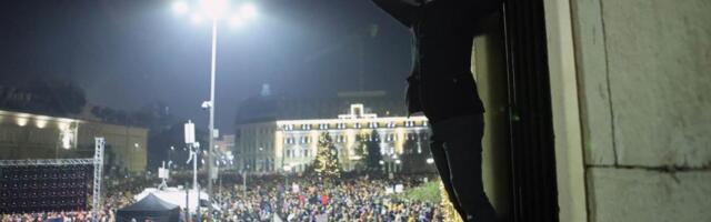 HILJADE BUGARA NA ULICAMA ŠIROM DRŽAVE: Demonstanti imaju DVA ZAHTEVA za odlazeću vladu: "Sve u vezi sa njom  je DRSKO i BESTIDNO!" (FOTO/VIDEO)