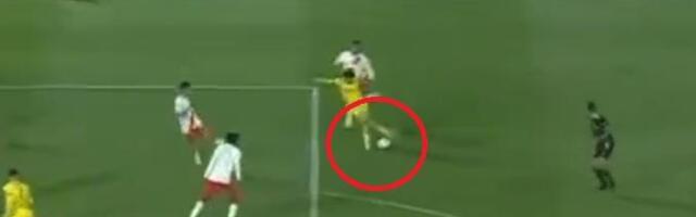 ČUDO NEVIĐENO! POGLEDAJTE GOL GODINE! Verovatno je jedini fudbaler na svetu kojem bi ovo palo na pamet