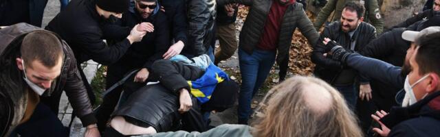 Incidents mark Saturday protests, protesters fight back