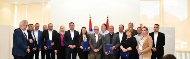 U Čačku uručeni ugovori o dodeli bespovratnih sredstava za primenu naprednih tehnoloških rešenja u drumskom transportu