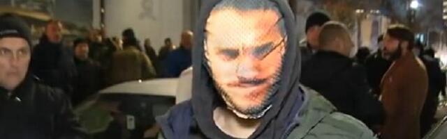 Počela nova blokada u Beogradu na vodi: Maskirani mladić psovao i pretio okupljenima