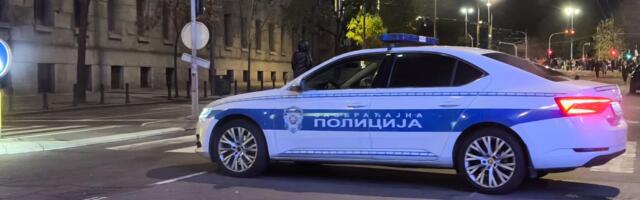 GRUPA MLADIĆA NAPALA MALOLETNIKE ZBOG OBELEŽJA NAVIJAČKE GRUPE Haos u Višnjičkoj banji: Uz pretnju nožem pokušali da ih SKINU, pa im naleli povrede!