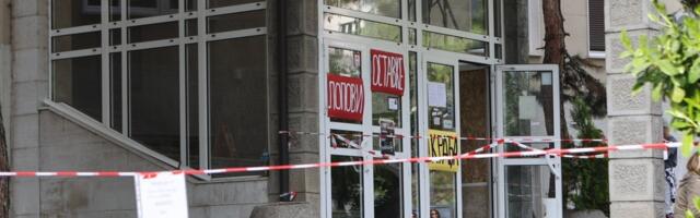 Sve je snimljeno! Evo šta se dešava ispred Medicinskog fakulteta - pukli k'o zvečke (FOTO/VIDEO)