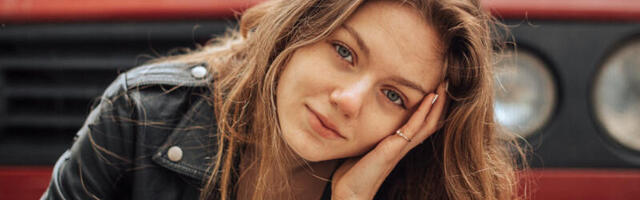 GENIJALNO REŠENJE ZA RAŠČUPANU KOSU: Savršena frizura za tri sekunde!