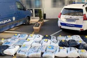 Полиција у Нишу запленила више од 300 килограма марихуне, ухапшен возач камиона