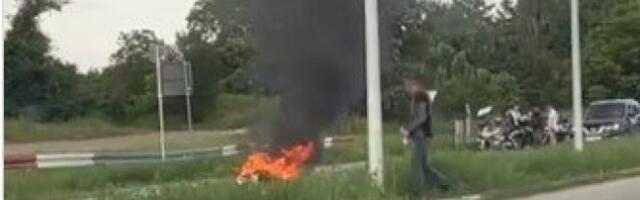 POŽAR NA MIŠELUKU U NOVOM SADU! Motocikl planuo kao šibica (VIDEO)