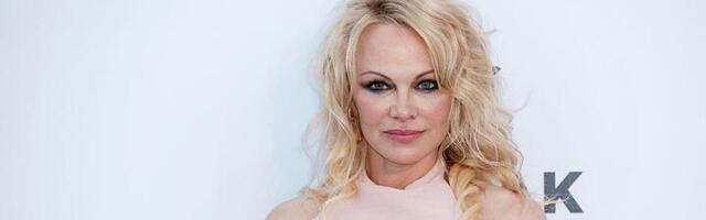 Zbog ovoga je Pamela Anderson prestala da se šminka