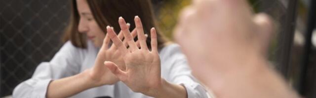 DANIJELU PRETUKAO I ZAPALIO BIVŠI MUŽ: Lekari se bore za život nesrećne žene, komšije u šoku, "NIJE MOGLA NI DA USTANE"