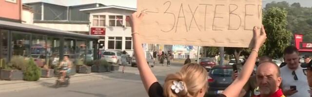 NAPETO u Jagodini: Privedena grupa studenata koja je protestovala protiv Vučića
