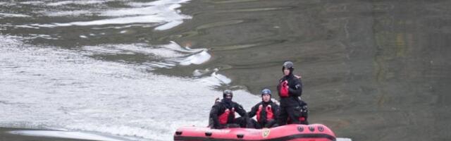 MAJKA PRIJAVILA NESTANAK ĆERKE, A ONA UPALA U MEĐUVRŠJE? Misterija jezera kod Čačka sve veća!