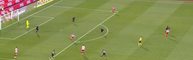 Au, šta radi Mateus?! Rizičan, ali majstorski potez Zvezdinog golmana