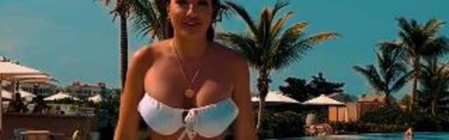 ŠTA!? MOĆNICI SU NA STOLU IMALI ODNOSE, A ONA... Bizarno do bola, nije za svačiji stomak - pevačica sve raskrinkala