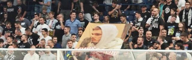 PETRUŠEV NA UDARU GROBARA! Navijači psovali  i vređali igrača Crvene zvezde, a tu je bio poseban transparent (VIDEO)