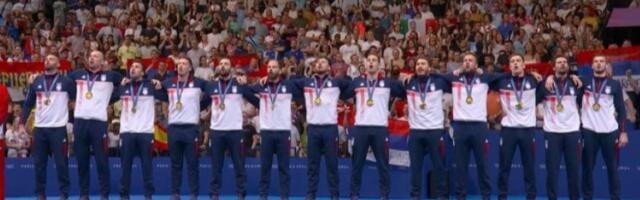 Zagrmelo "Bože pravde" u Parizu: Ponos u srcu, zlato oko vrata (VIDEO)