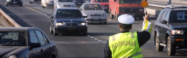 Od januara vozačima kazne i za preglasnu muziku! Sitni prekršaji koštaće nas 50.000 dinara, a moguće oduzimanje poena i za ovo!