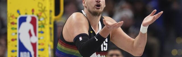 Zanimljiv stajling Jokića prilikom dolaska na meč: Reklama kojom je poslao jaku poruku zbog omalovažavanja (FOTO)