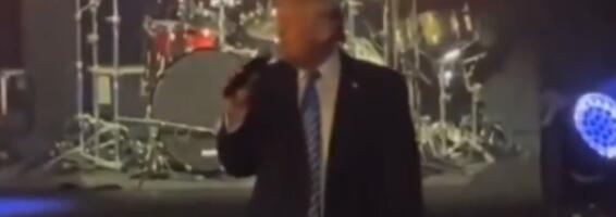 TRAMP DOVEO PAPINOG BRATA NA ŽURKU! "Hajde da uživamo u šou programu večeras!" (VIDEO)