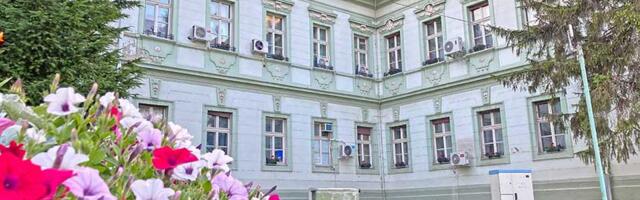 Zrenjaninci će skuplje plaćati čišćenje Gradske kuće: Tender poništen posle žalbe