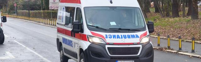 TEŠKA SAOBRAĆAJKA U CRVENKI: Vozač izgubio kontrolu nad vozilom, automobil demoliran - u toku je uviđaj (FOTO)