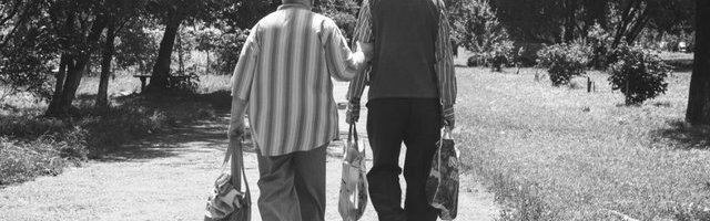 (FOTO) Kada vidite šta je ovaj deka uradio za njegovu suprugu u karantinu, oduševićete se!