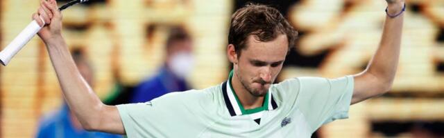 Medvedevu zvižduci zbog Đokovića: Pitao sam se šta bi Novak uradio?