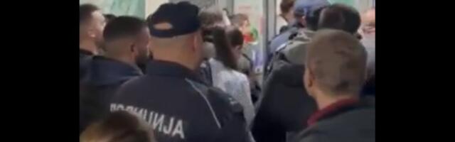 Policija upala u FTN, par sati posle početka blokade (VIDEO)