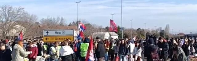 Studenti i građani blokirali naplatnu stanicu “Niš – sever”