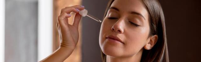 Zaboravite na fleke: Moćni serumi za blistav, ujednačen ten koji prkosi vremenu