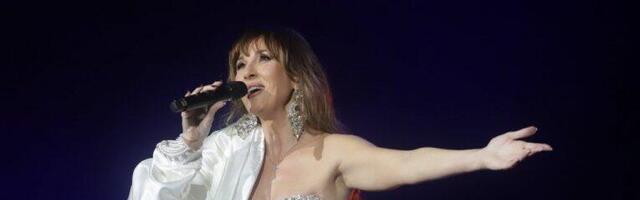 ALEKSANDRA RADOVIĆ RASPLAKALA MARIJU KILIBARDU: Dobila PRESTIŽNU nagradu, pa zapevala voditeljki EMOTIVNE STIHOVE! (VIDEO)