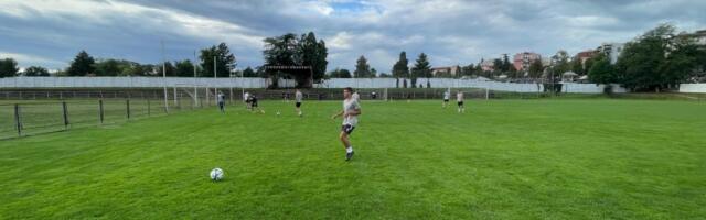 Stiže nagrada za sportske rezultate  Šumadije 1903 , stadion  Bubanj  dobija VEŠTAČKU TRAVU