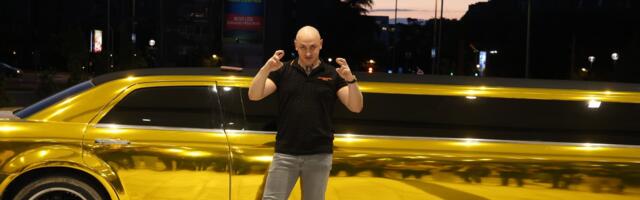 ZAVIRITE U UNUTRAŠNJOST ZLATNE LIMUZINE kojom se Desingerica vozika po Beogradu: Evo šta mu je sve na raspolaganju u njoj! (Foto)