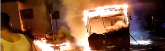 Izgoreo autobus GSP-a u Železniku (VIDEO)