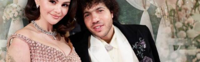 UDALA SE POPULARNA PEVAČICA! Sudbonosno "da" izgovorila na TAJNOJ ceremoniji u venčanici iz RAJA: Cvetni halteri, korset, čipkaste ruže... (FOTO)